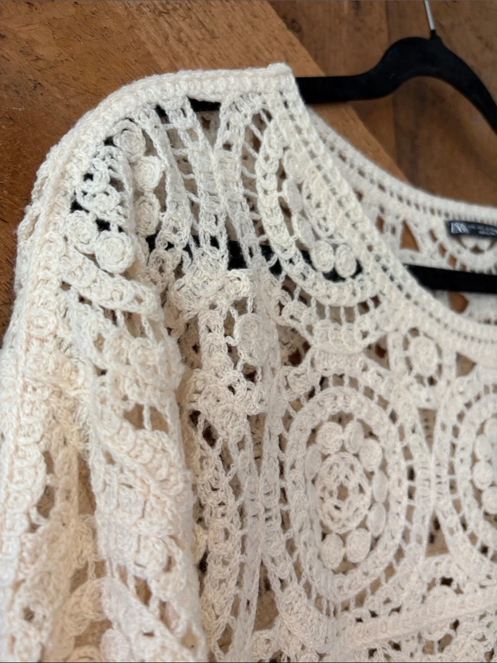 Zara Cream Crochet Circle Lace Long Sleeve Top Black Trim Womens Small